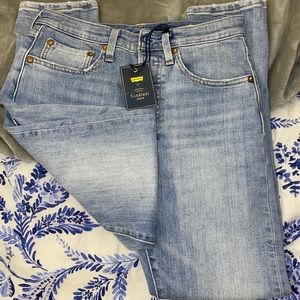 Levi Mom /straight leg Jeans